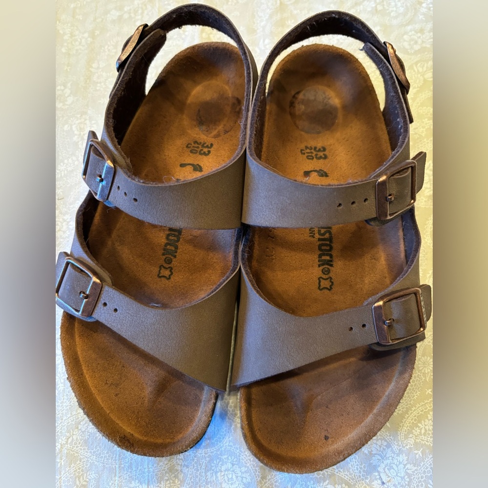 Birkenstock girls sandals in size 2/33